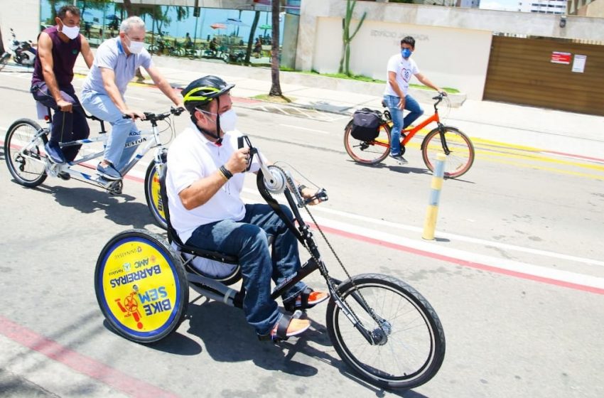  Projeto Bike Sem Barreiras leva pessoas com mobilidade reduzida a pedalarem na orla de Fortaleza
