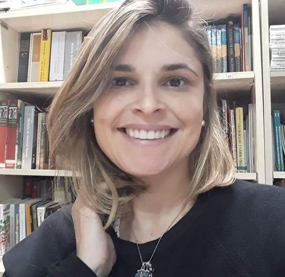  Professora cearense Rennata Feitosa lança livro sobre Teatro Comunitário na Cidade de Deus (RJ)