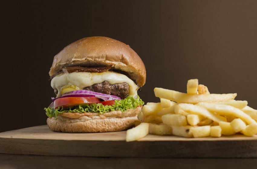  Dia do Hambúrguer: Azilados lança promoção com sanduíche a R$ 10 e hot-dog grátis